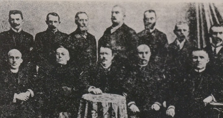Image - Members of the supreme council of the Silskyi Hospodar in 1900. Sitting: Y. Folys, T. Dutkevych, Ye. Olesnytsky, I. Kyveliuk, S. Onyshkevych; standing: O. Harasevych, H. Tershakovets, K. Kakhnykevych, M. Kotsiuba, A. Korelia, H. Velychko, A. Zhuk.